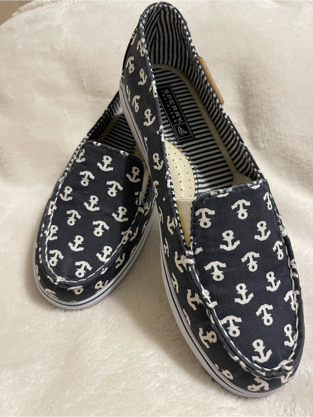 Women’s Sperry canvas shoes size 5M NEW